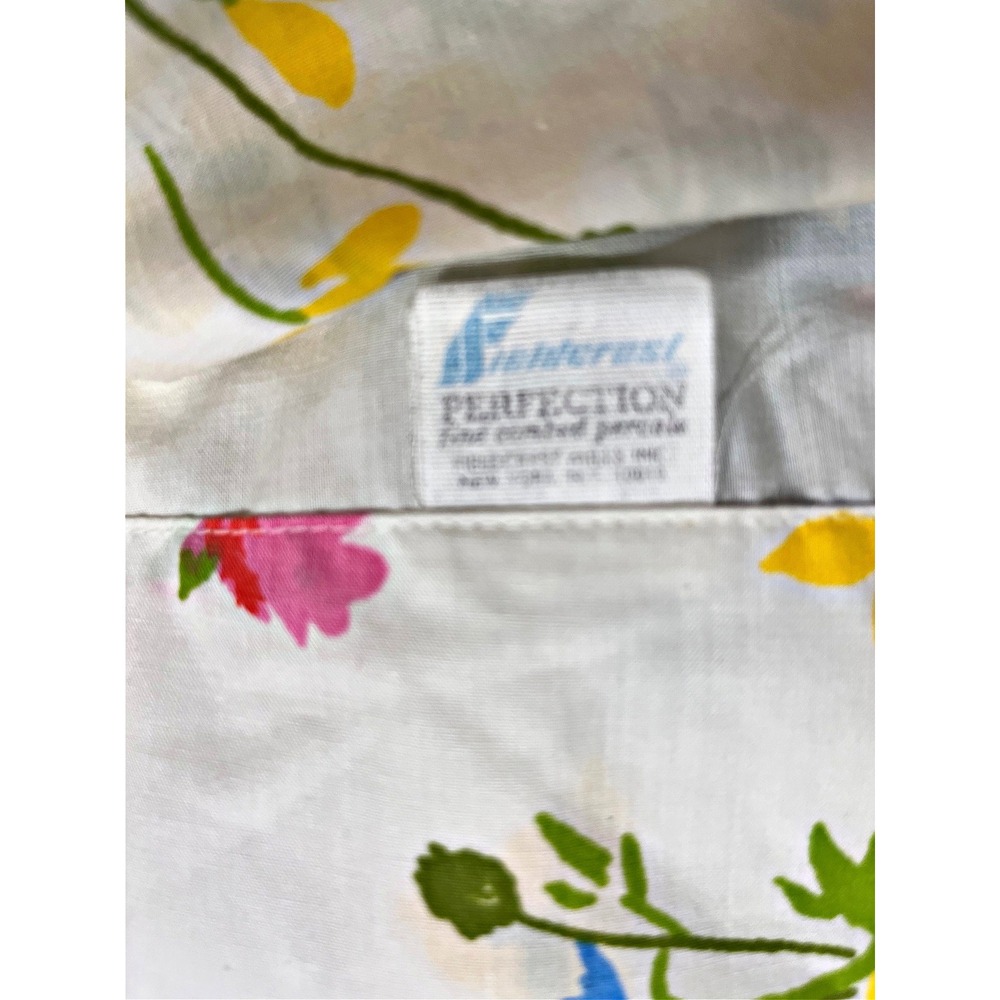 Vintage pair of pillowcases, colorful bold floral, Fieldcrest Perfection - Picture 4 of 5